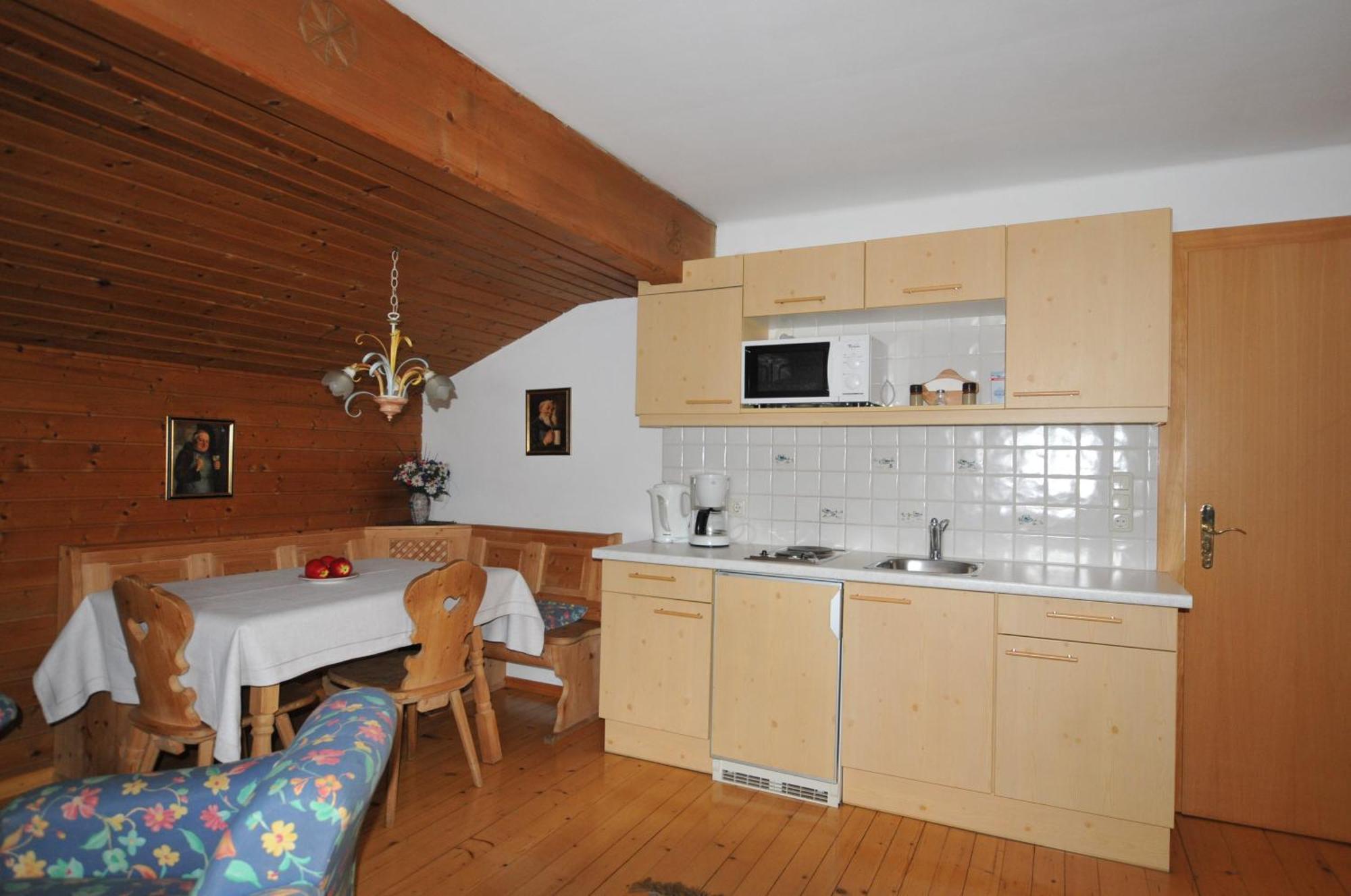 Fruehstueckspension & Appartements Eugenie Кицбюэль Экстерьер фото